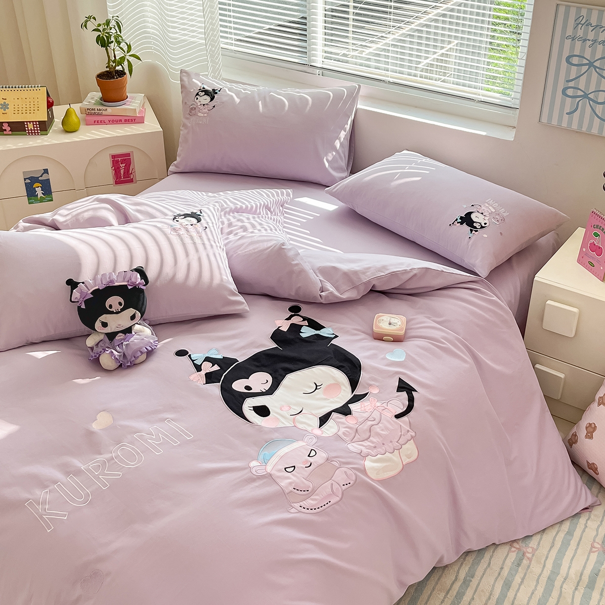 蓝邻家纺 2025年新款全棉纯棉云柔棉三丽鸥刺绣四件套系列 俏皮库洛米