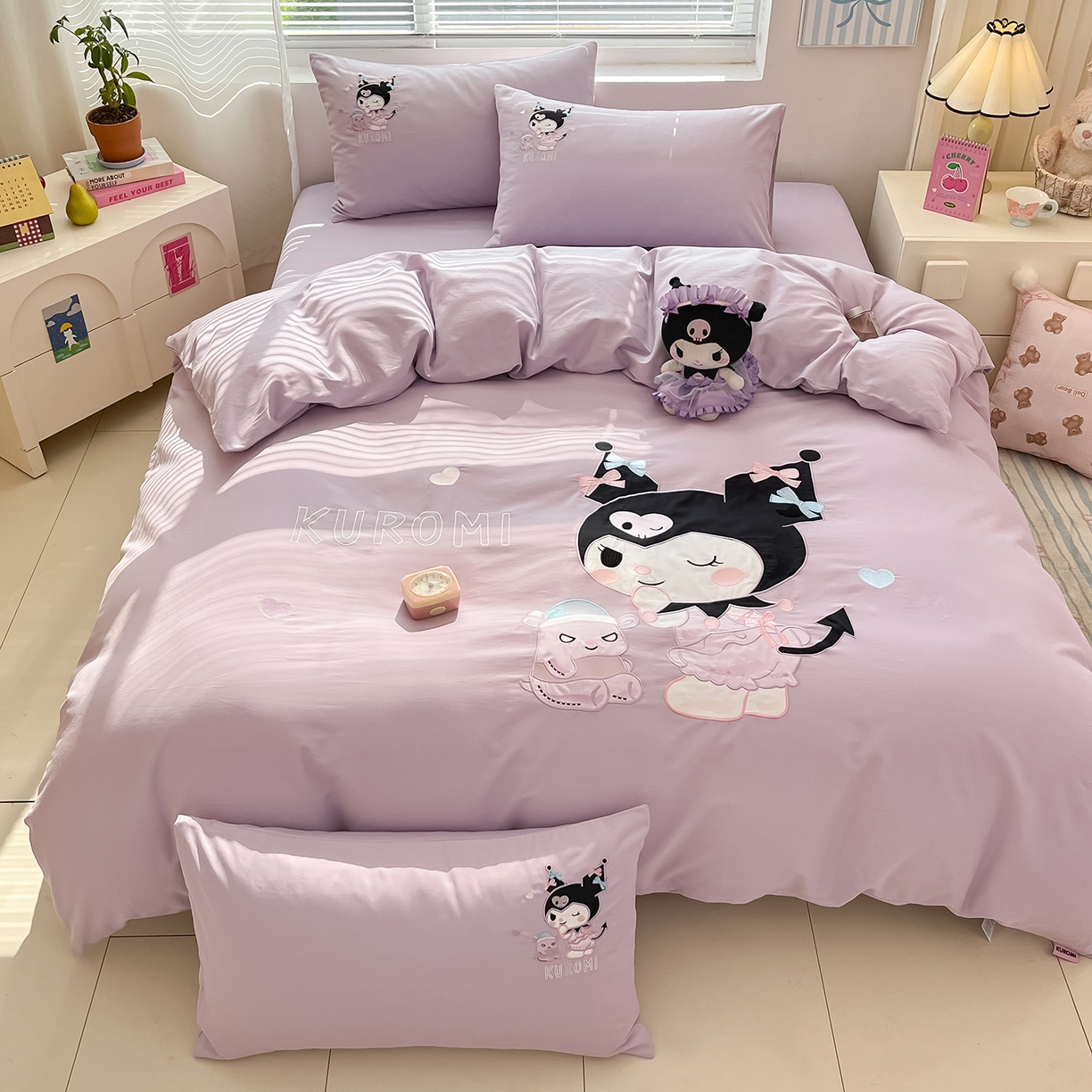 91家纺网 家纺一手货源 找家纺 蓝邻家纺 2025年新款全棉纯棉云柔棉三丽鸥刺绣四件套系列 俏皮库洛米