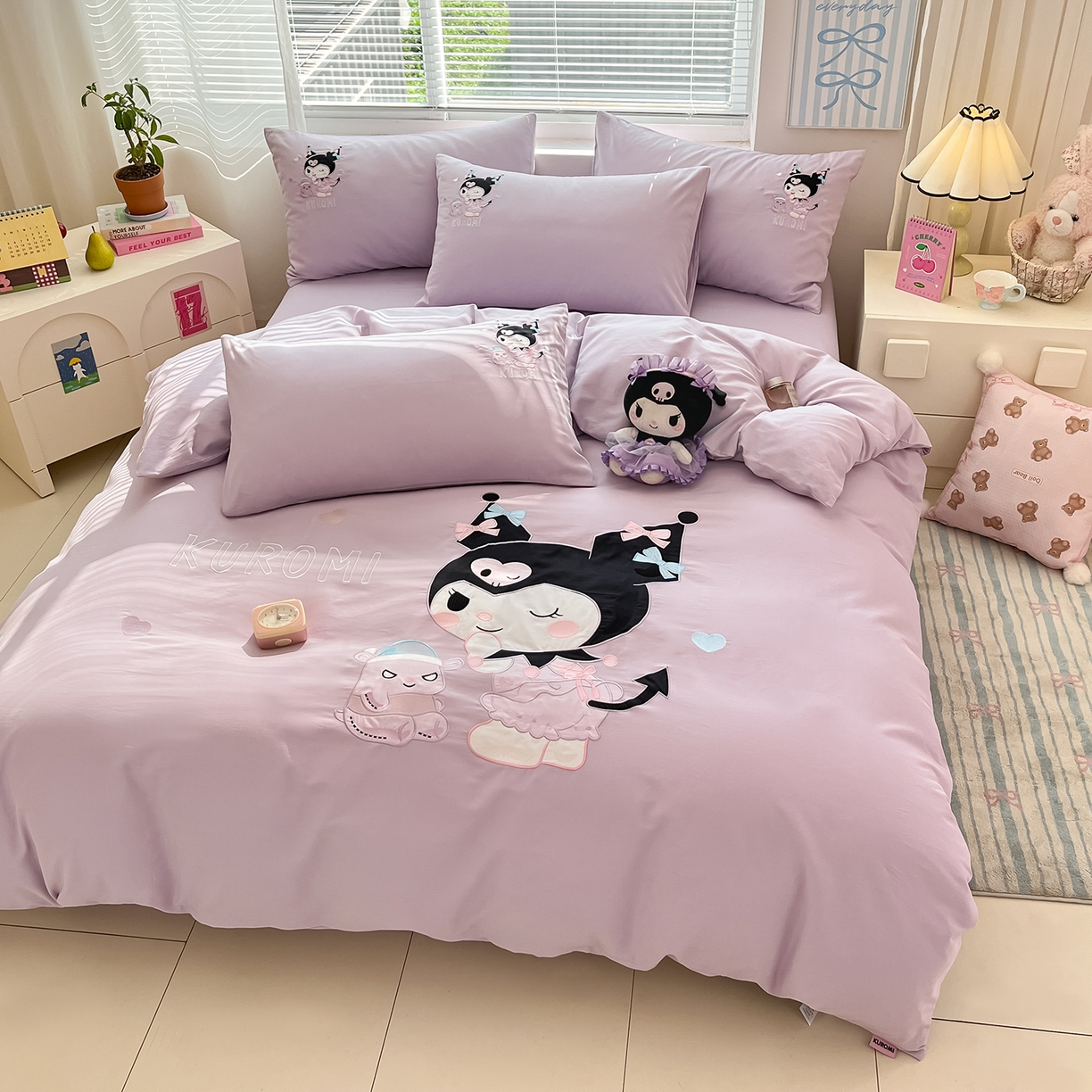 91家纺网 家纺一手货源 找家纺 蓝邻家纺 2025年新款全棉纯棉云柔棉三丽鸥刺绣四件套系列 俏皮库洛米