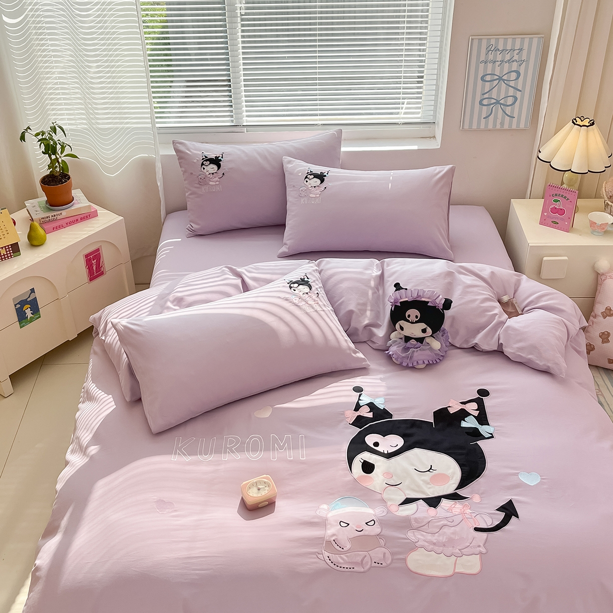 91家纺网 家纺一手货源 找家纺 蓝邻家纺 2025年新款全棉纯棉云柔棉三丽鸥刺绣四件套系列 俏皮库洛米