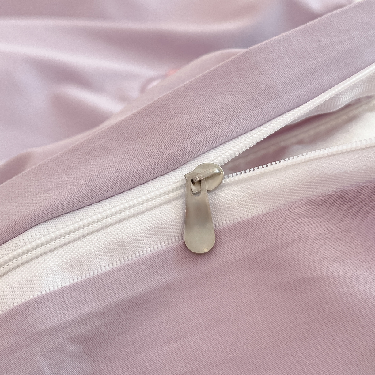 91家纺网 家纺一手货源 找家纺 蓝邻家纺 2025年新款全棉纯棉云柔棉三丽鸥刺绣四件套系列 俏皮库洛米