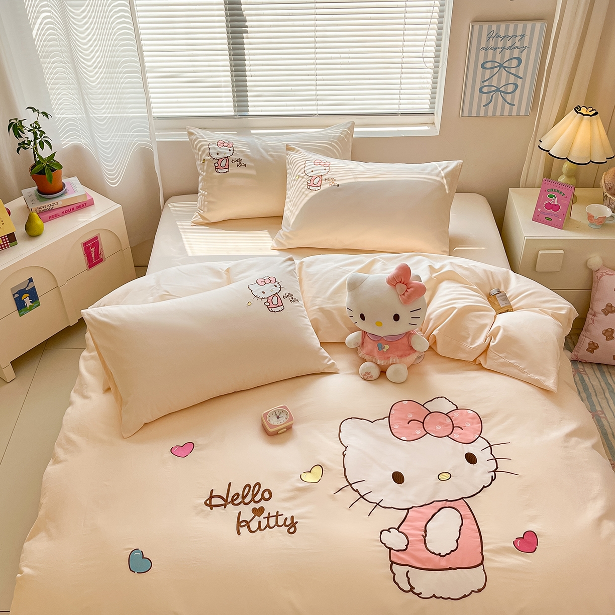 91家纺网 家纺一手货源 找家纺 蓝邻家纺 2025年新款全棉纯棉云柔棉三丽鸥刺绣四件套系列 甜心kitty