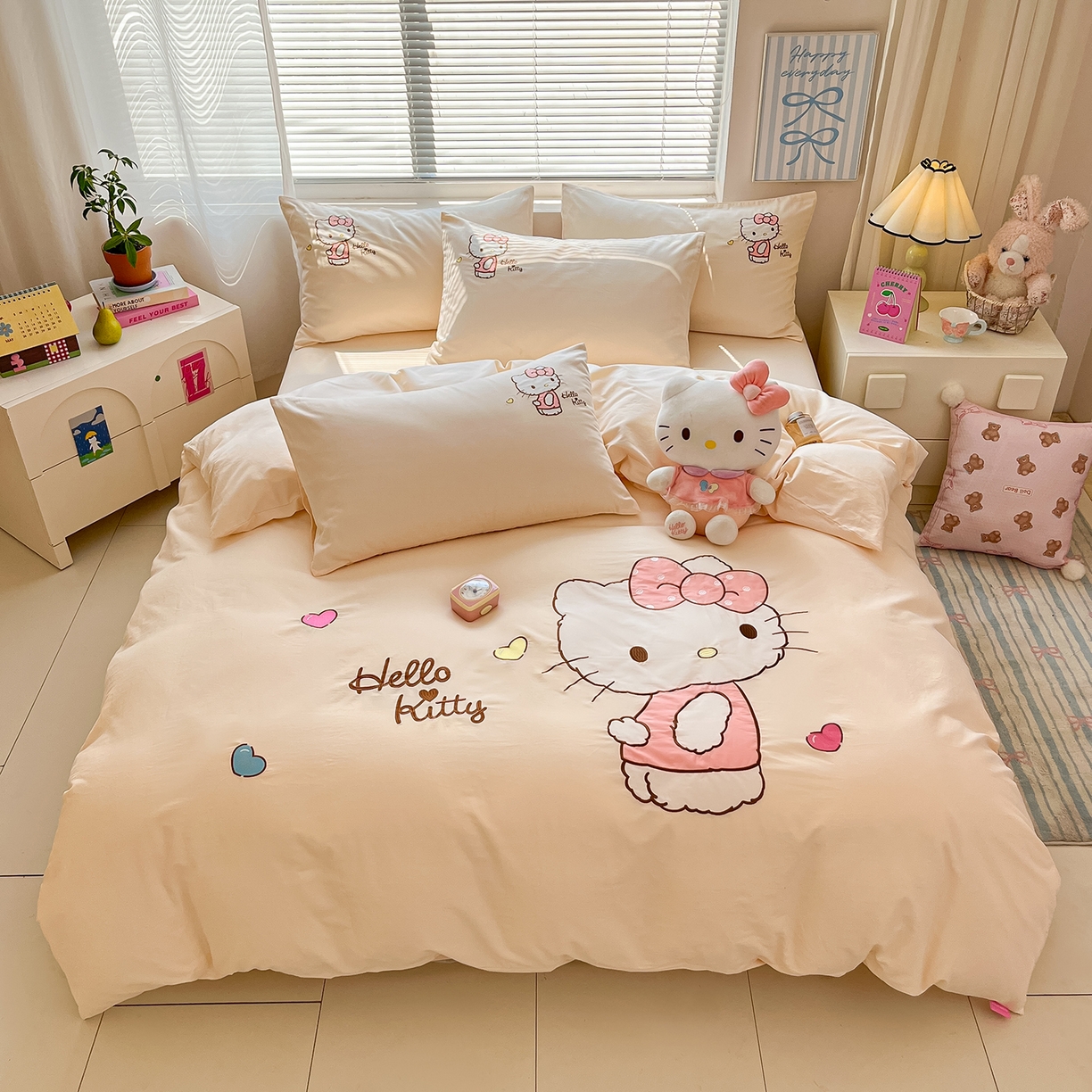 91家纺网 家纺一手货源 找家纺 蓝邻家纺 2025年新款全棉纯棉云柔棉三丽鸥刺绣四件套系列 甜心kitty