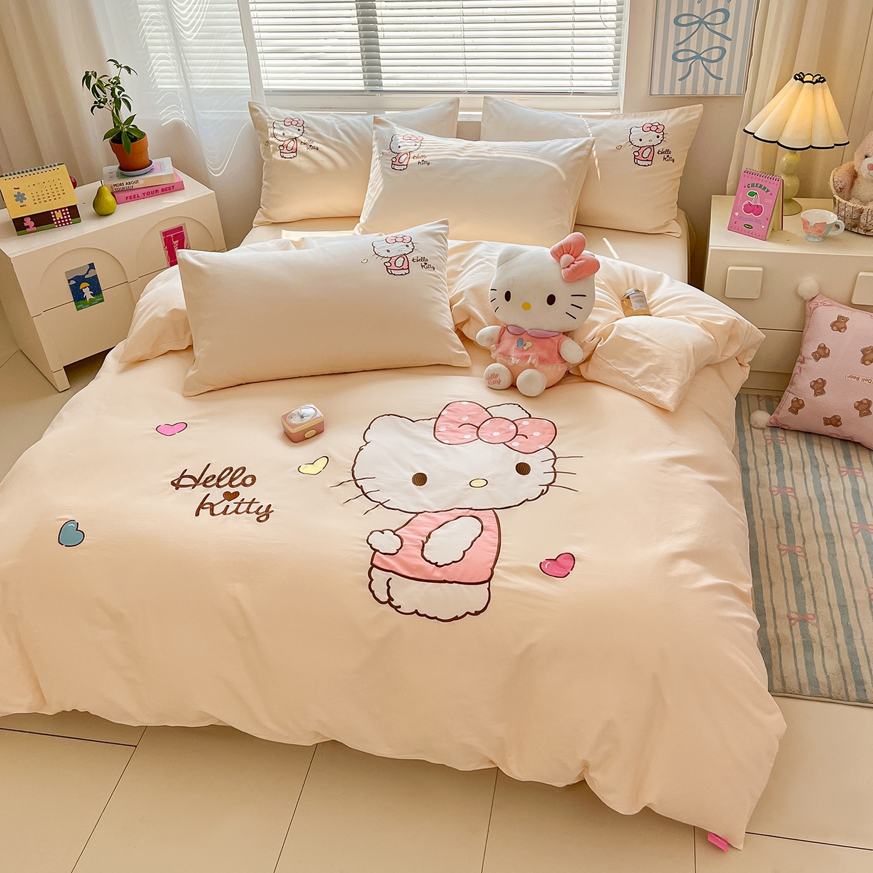 91家纺网 家纺一手货源 找家纺 蓝邻家纺 2025年新款全棉纯棉云柔棉三丽鸥刺绣四件套系列 甜心kitty