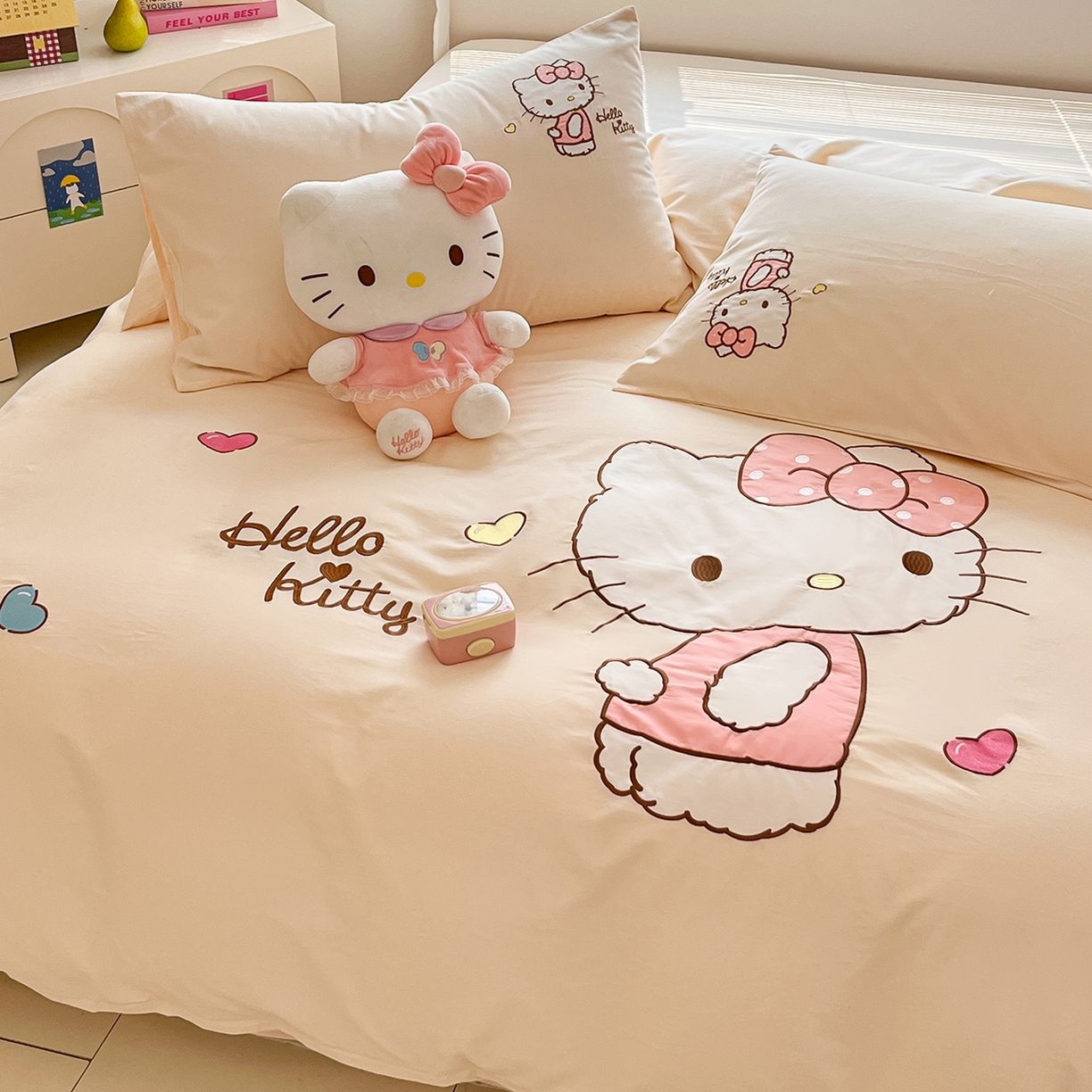 91家纺网 家纺一手货源 找家纺 蓝邻家纺 2025年新款全棉纯棉云柔棉三丽鸥刺绣四件套系列 甜心kitty