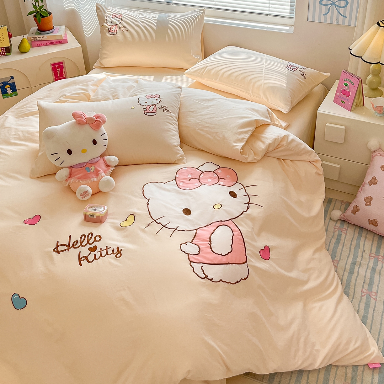 91家纺网 家纺一手货源 找家纺 蓝邻家纺 2025年新款全棉纯棉云柔棉三丽鸥刺绣四件套系列 甜心kitty