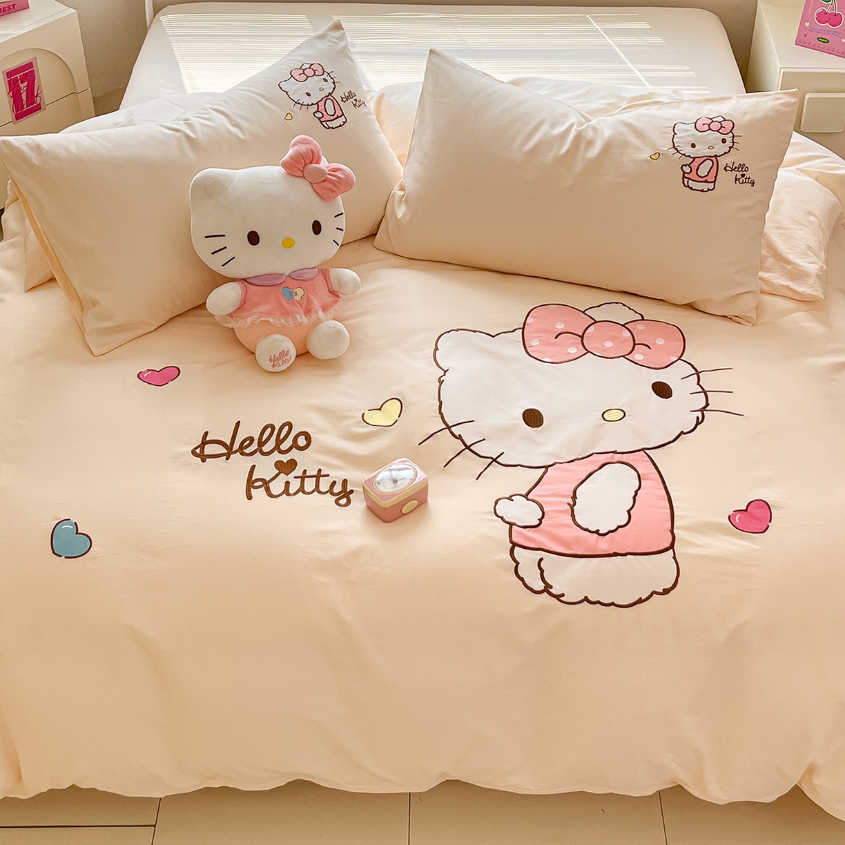 91家纺网 家纺一手货源 找家纺 蓝邻家纺 2025年新款全棉纯棉云柔棉三丽鸥刺绣四件套系列 甜心kitty