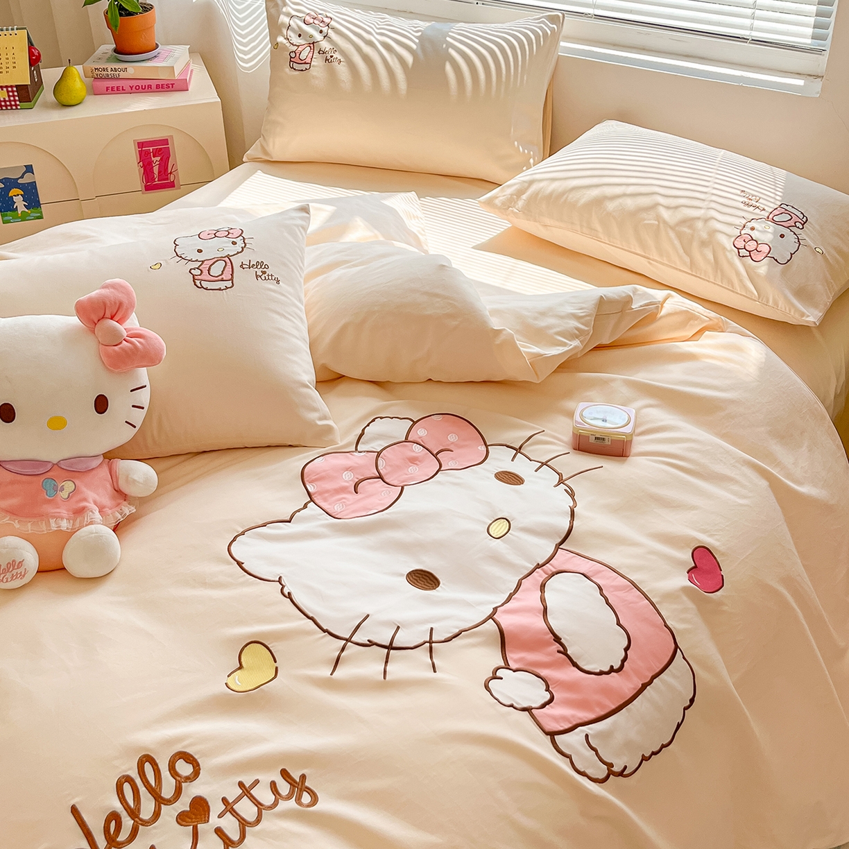 91家纺网 家纺一手货源 找家纺 蓝邻家纺 2025年新款全棉纯棉云柔棉三丽鸥刺绣四件套系列 甜心kitty