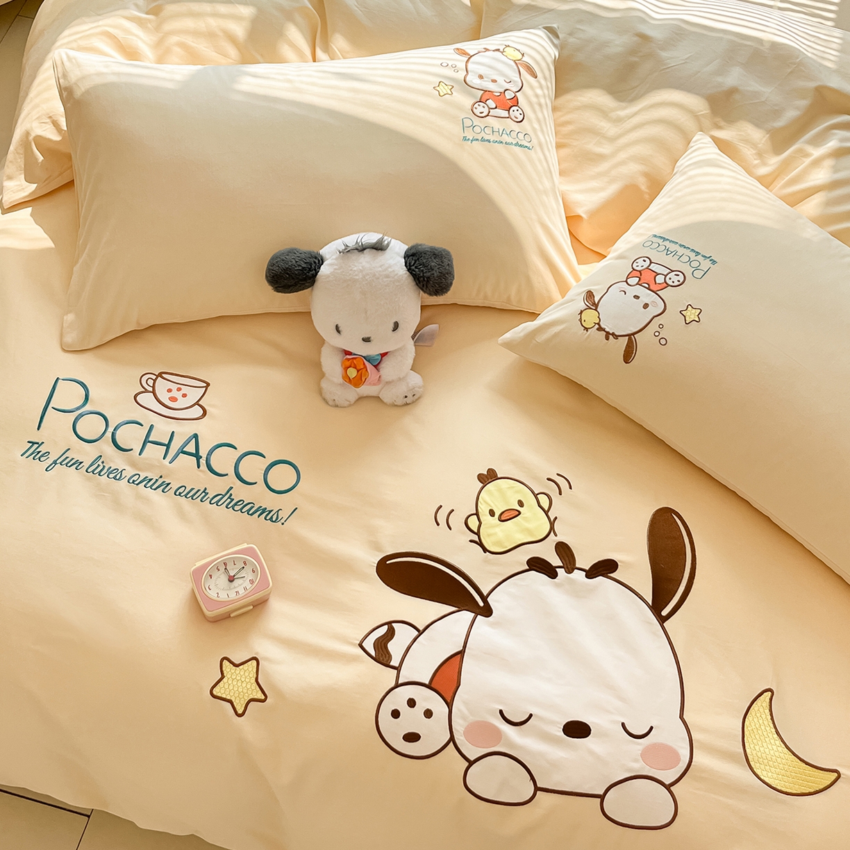 91家纺网 家纺一手货源 找家纺 蓝邻家纺 2025年新款全棉纯棉云柔棉三丽鸥刺绣四件套系列 晚安帕恰狗