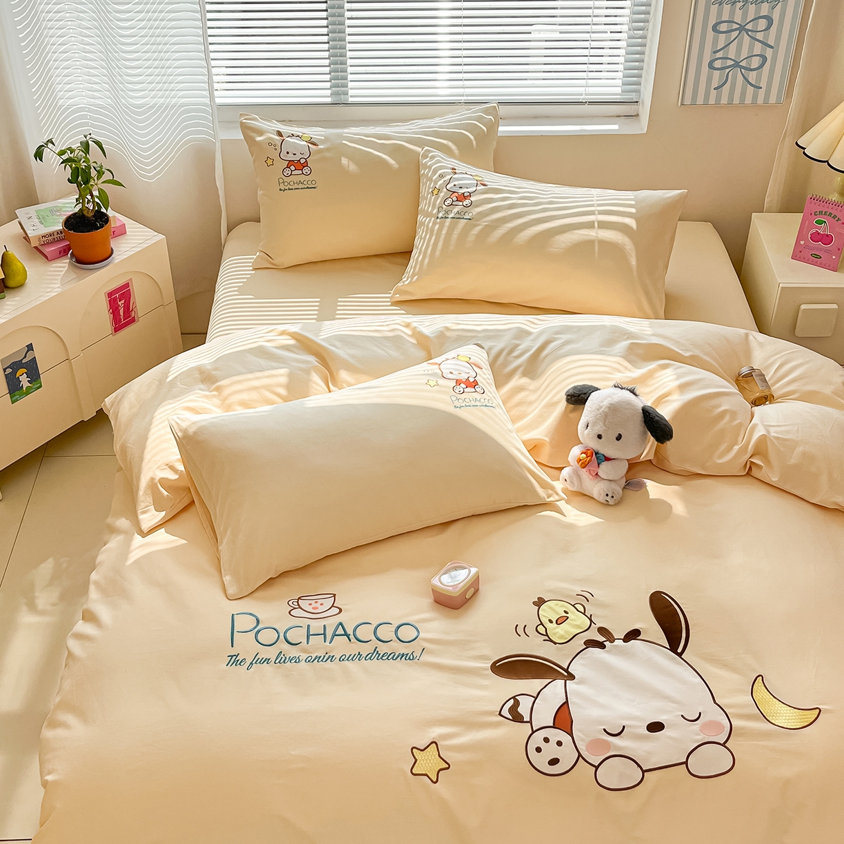 91家纺网 家纺一手货源 找家纺 蓝邻家纺 2025年新款全棉纯棉云柔棉三丽鸥刺绣四件套系列 晚安帕恰狗