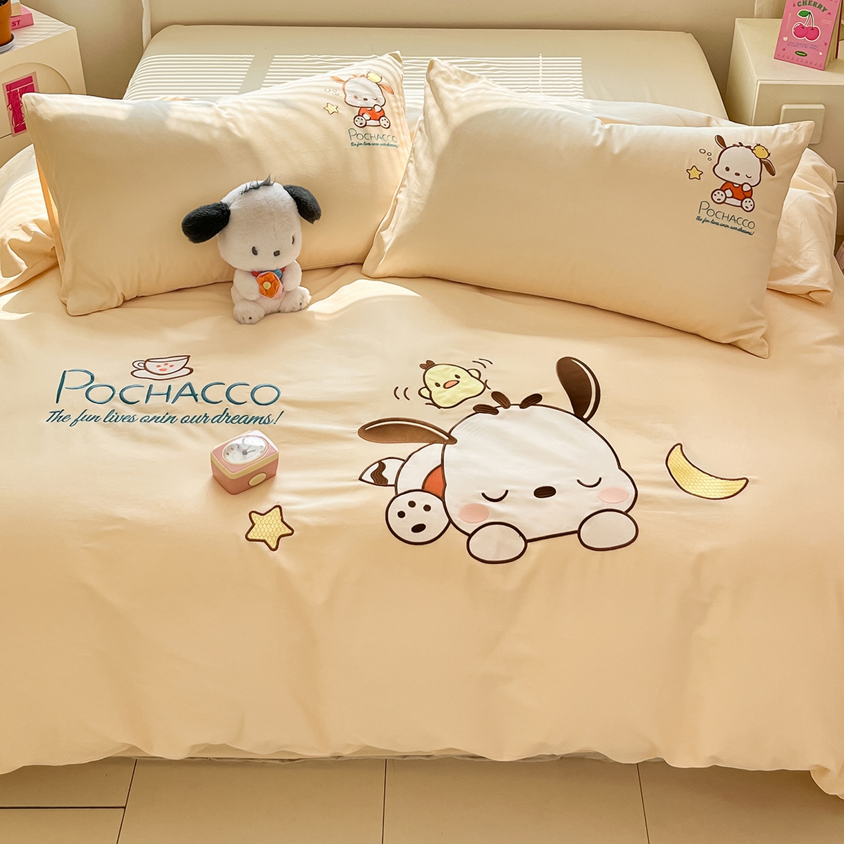 91家纺网 家纺一手货源 找家纺 蓝邻家纺 2025年新款全棉纯棉云柔棉三丽鸥刺绣四件套系列 晚安帕恰狗