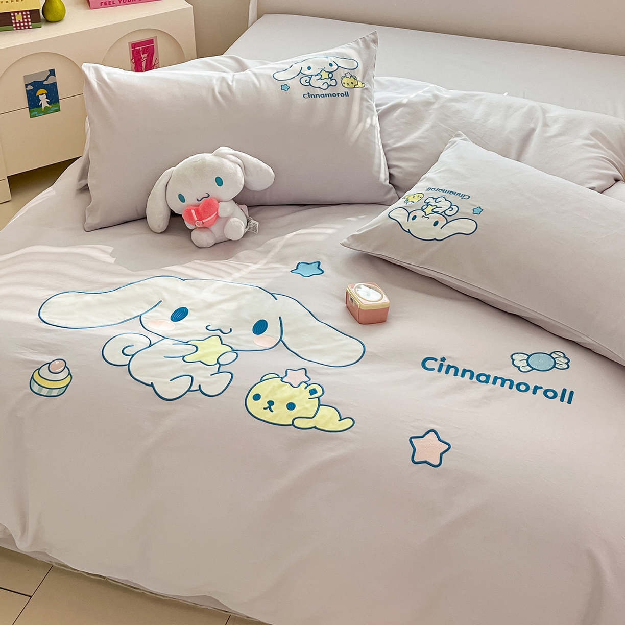 91家纺网 家纺一手货源 找家纺 蓝邻家纺 2025年新款全棉纯棉云柔棉三丽鸥刺绣四件套系列 星愿大耳狗