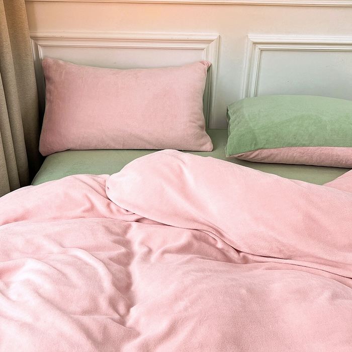 91家纺网 家纺一手货源 找家纺 居易简 2025秋冬新款ins风小红书高克重纯色双拼牛奶绒单被套三件套四件套系列 莓莓生椰