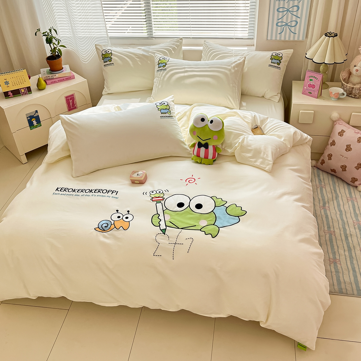 91家纺网 家纺一手货源 找家纺 蓝邻家纺 2025年新款全棉纯棉云柔棉三丽鸥刺绣四件套系列 元气大眼蛙