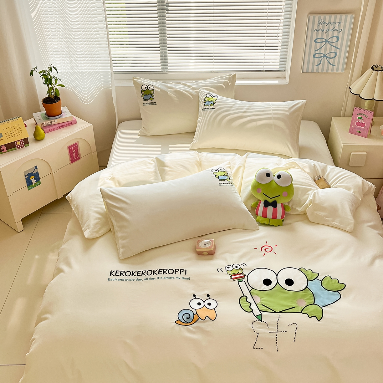 91家纺网 家纺一手货源 找家纺 蓝邻家纺 2025年新款全棉纯棉云柔棉三丽鸥刺绣四件套系列 元气大眼蛙