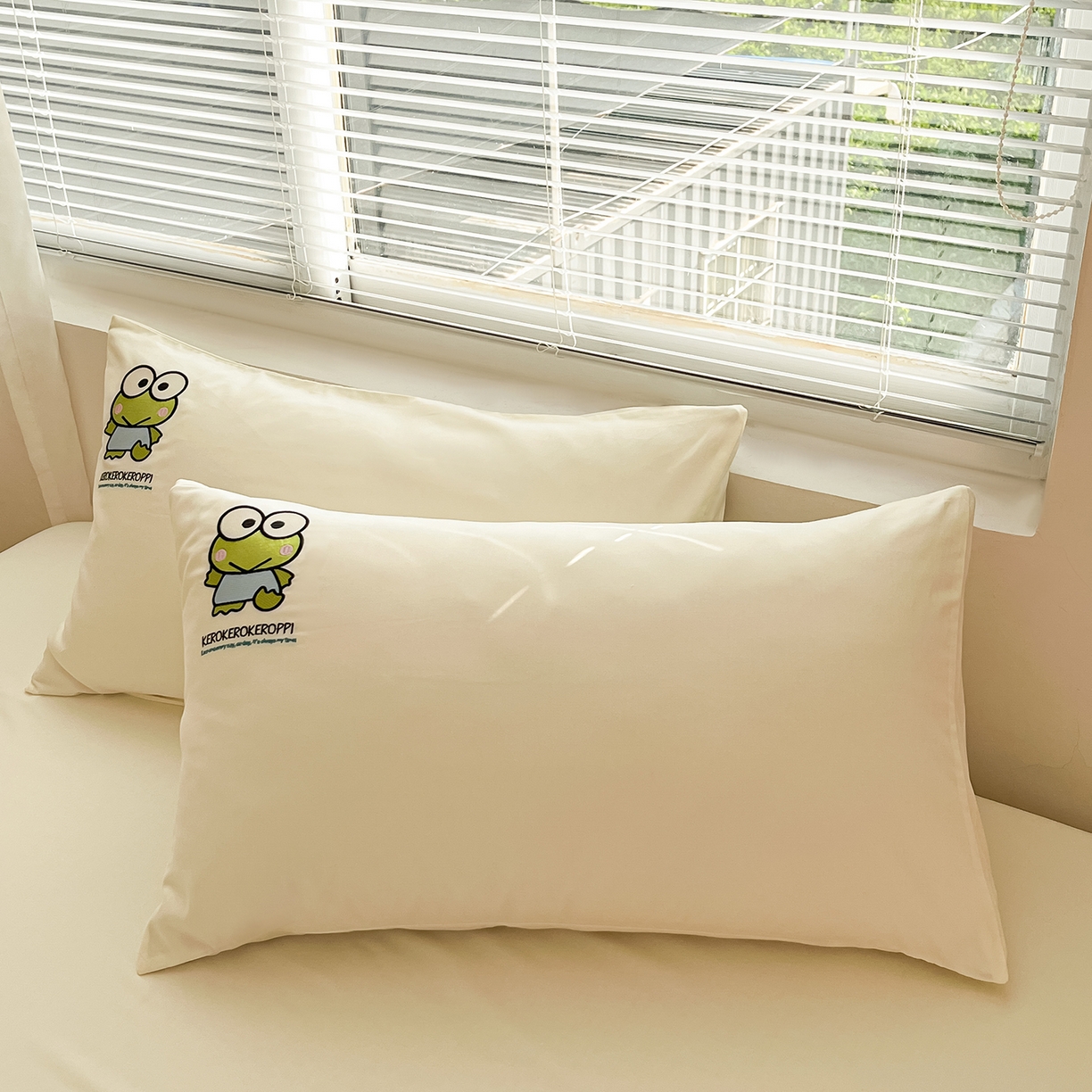 91家纺网 家纺一手货源 找家纺 蓝邻家纺 2025年新款全棉纯棉云柔棉三丽鸥刺绣四件套系列 元气大眼蛙