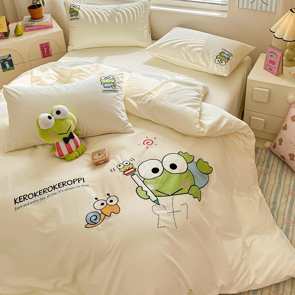 91家纺网 家纺一手货源 找家纺 蓝邻家纺 2025年新款全棉纯棉云柔棉三丽鸥刺绣四件套系列 元气大眼蛙