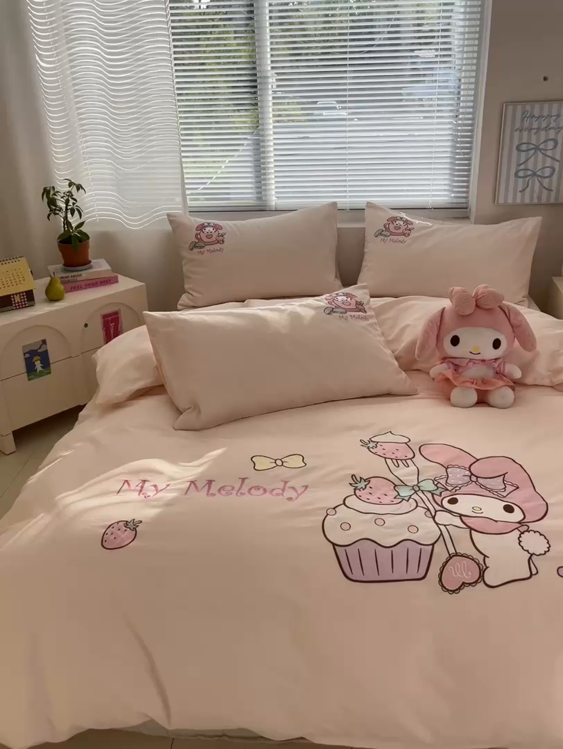 91家纺网 家纺一手货源 找家纺 （总）蓝邻家纺 2025年新款全棉纯棉云柔棉三丽鸥刺绣四件套系列