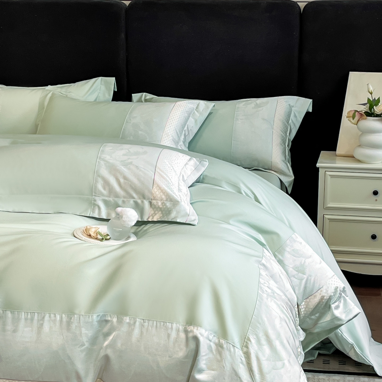 91家纺网 家纺一手货源 找家纺 博纳家纺 2025新款多色色织提花宽边高级简奢款纯棉四件套-山木花亭 山木花亭-繁星蓝