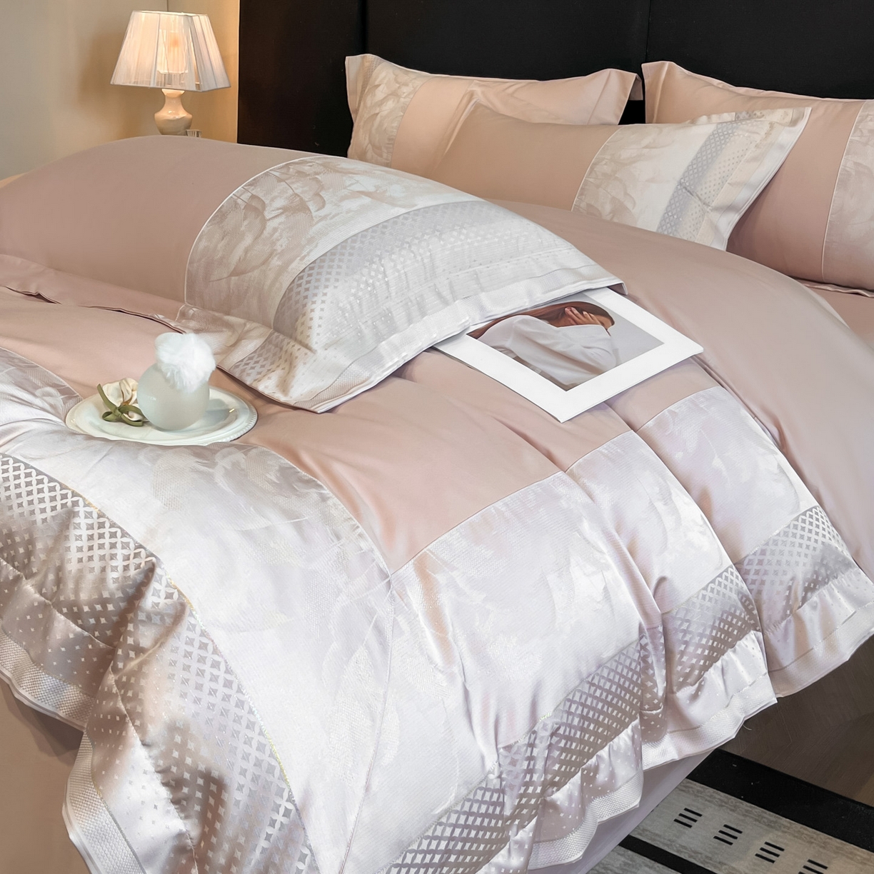 91家纺网 家纺一手货源 找家纺 博纳家纺 2025新款多色色织提花宽边高级简奢款纯棉四件套-山木花亭 山木花亭-粉玉