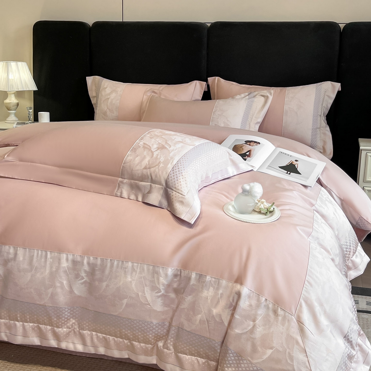 91家纺网 家纺一手货源 找家纺 博纳家纺 2025新款多色色织提花宽边高级简奢款纯棉四件套-山木花亭 山木花亭-粉玉