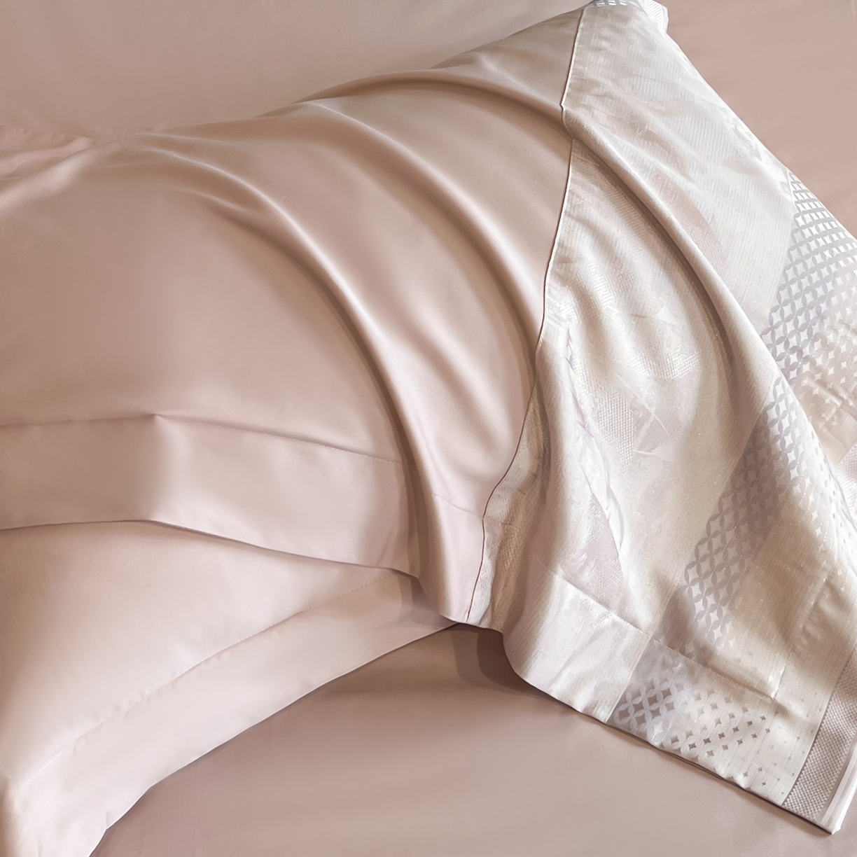 91家纺网 家纺一手货源 找家纺 博纳家纺 2025新款多色色织提花宽边高级简奢款纯棉四件套-山木花亭 山木花亭-粉玉