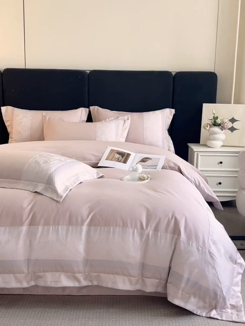 91家纺网 家纺一手货源 找家纺 博纳家纺 2025新款多色色织提花宽边高级简奢款纯棉四件套-山木花亭 山木花亭-粉玉