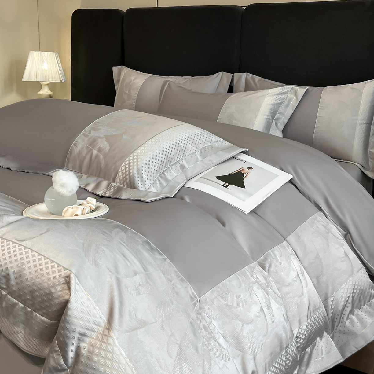 91家纺网 家纺一手货源 找家纺 博纳家纺 2025新款多色色织提花宽边高级简奢款纯棉四件套-山木花亭 山木花亭-绅士灰