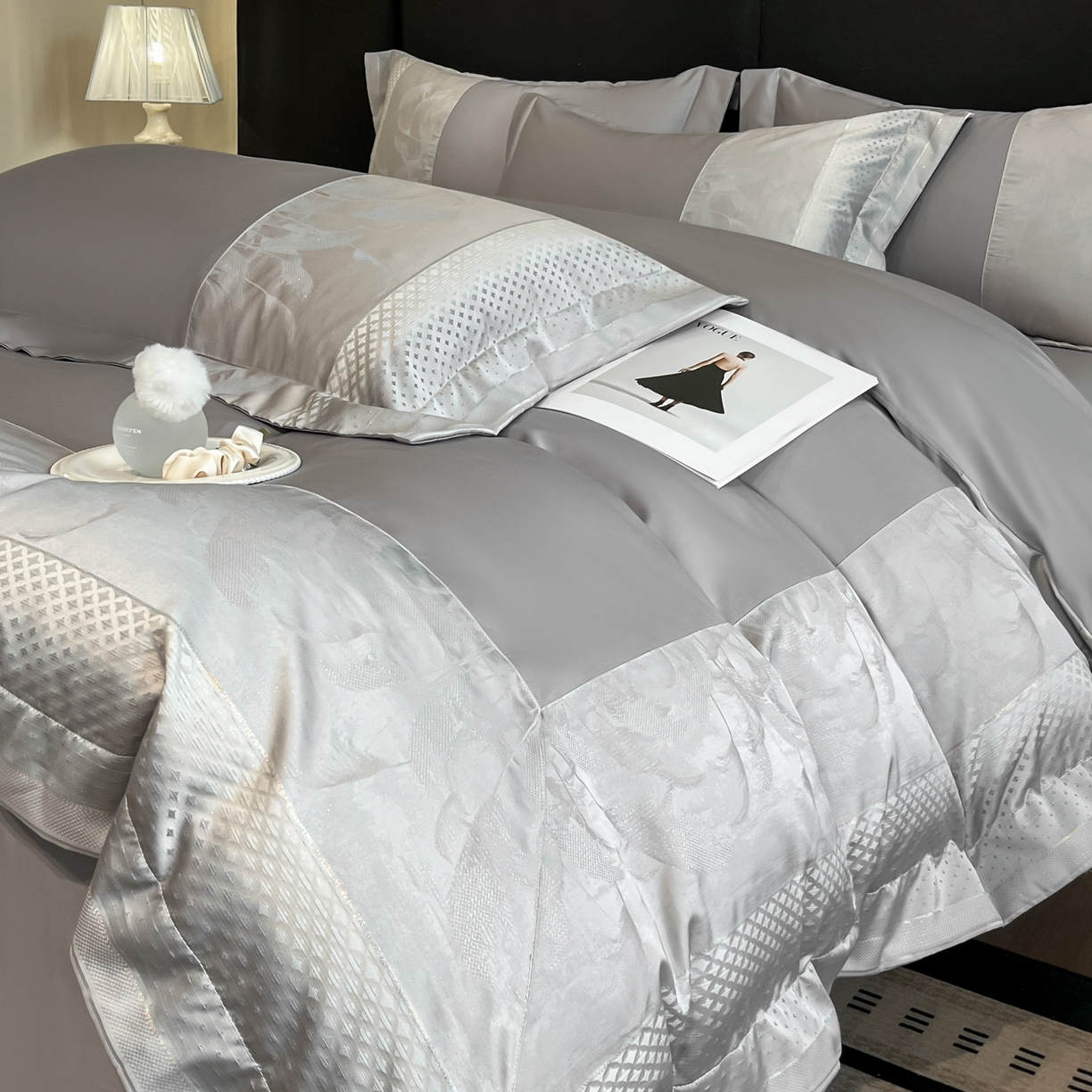 91家纺网 家纺一手货源 找家纺 博纳家纺 2025新款多色色织提花宽边高级简奢款纯棉四件套-山木花亭 山木花亭-绅士灰