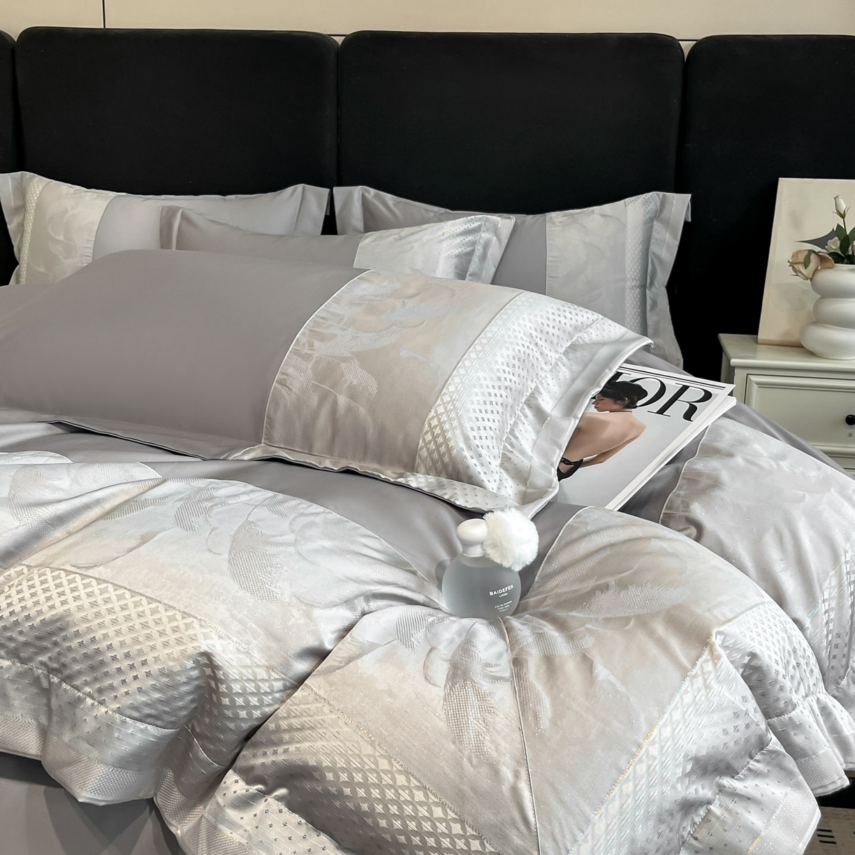 91家纺网 家纺一手货源 找家纺 博纳家纺 2025新款多色色织提花宽边高级简奢款纯棉四件套-山木花亭 山木花亭-绅士灰