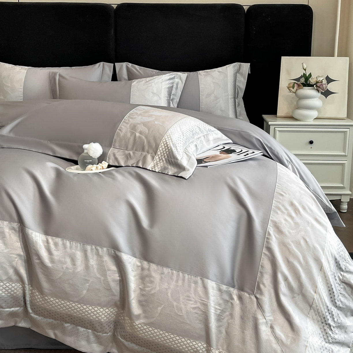 91家纺网 家纺一手货源 找家纺 博纳家纺 2025新款多色色织提花宽边高级简奢款纯棉四件套-山木花亭 山木花亭-绅士灰