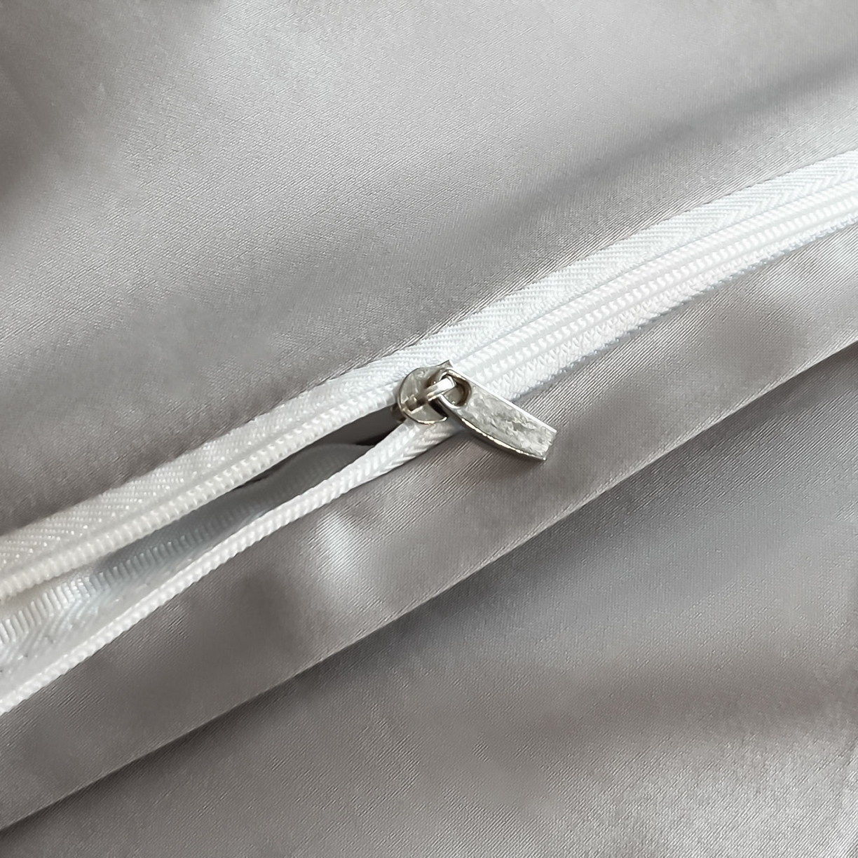 91家纺网 家纺一手货源 找家纺 博纳家纺 2025新款多色色织提花宽边高级简奢款纯棉四件套-山木花亭 山木花亭-绅士灰