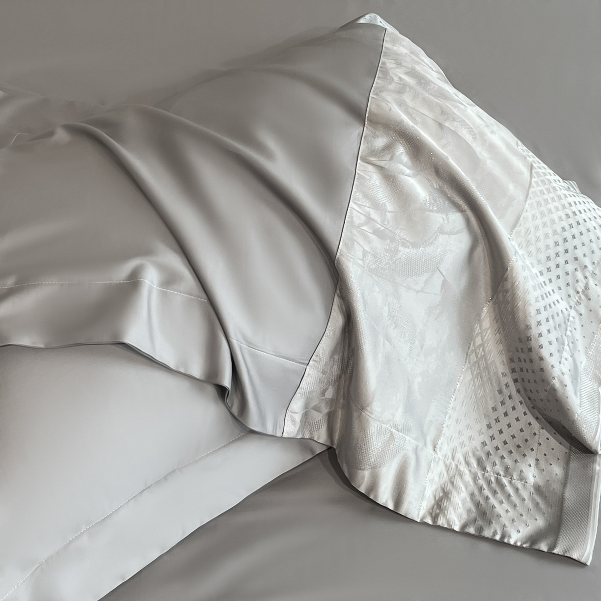 91家纺网 家纺一手货源 找家纺 博纳家纺 2025新款多色色织提花宽边高级简奢款纯棉四件套-山木花亭 山木花亭-绅士灰