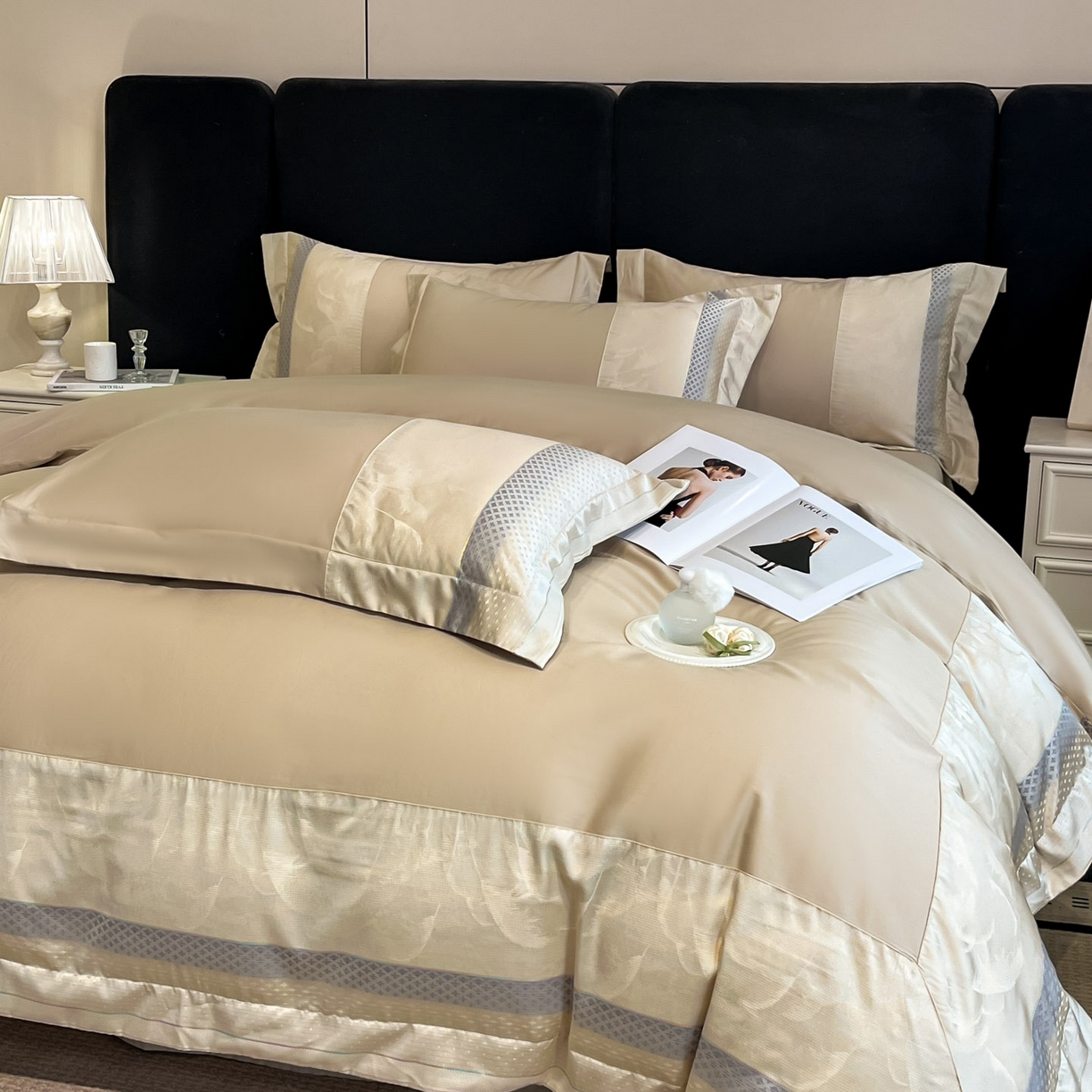 91家纺网 家纺一手货源 找家纺 博纳家纺 2025新款多色色织提花宽边高级简奢款纯棉四件套-山木花亭 山木花亭-香槟