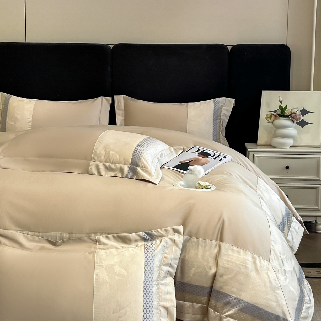 91家纺网 家纺一手货源 找家纺 博纳家纺 2025新款多色色织提花宽边高级简奢款纯棉四件套-山木花亭 山木花亭-香槟