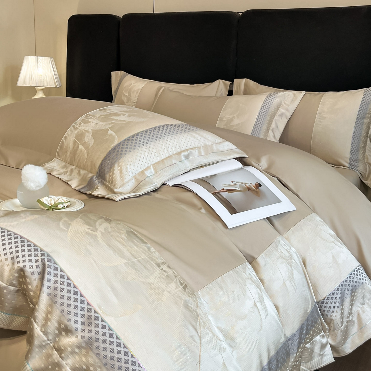 91家纺网 家纺一手货源 找家纺 博纳家纺 2025新款多色色织提花宽边高级简奢款纯棉四件套-山木花亭 山木花亭-香槟