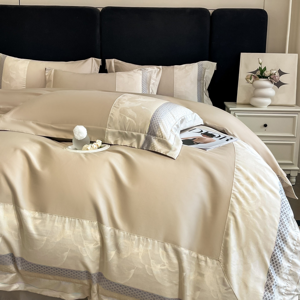 91家纺网 家纺一手货源 找家纺 博纳家纺 2025新款多色色织提花宽边高级简奢款纯棉四件套-山木花亭 山木花亭-香槟