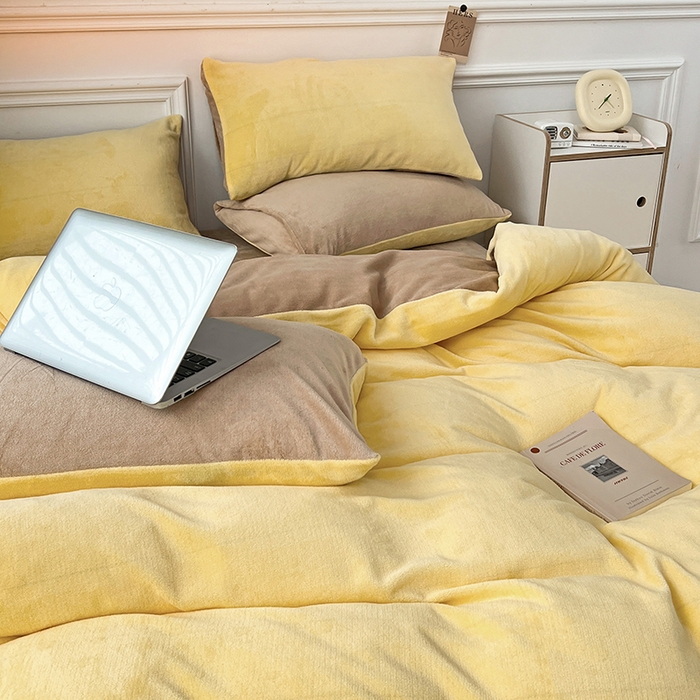 91家纺网 家纺一手货源 找家纺 居易简 2025秋冬新款ins风小红书高克重纯色双拼牛奶绒单被套三件套四件套系列 炭烤起司