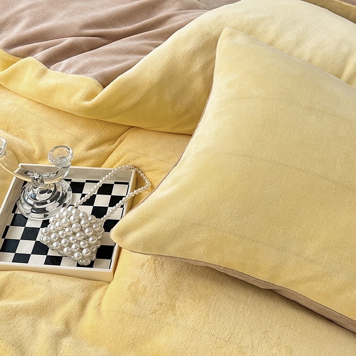 91家纺网 家纺一手货源 找家纺 居易简 2025秋冬新款ins风小红书高克重纯色双拼牛奶绒单被套三件套四件套系列 炭烤起司