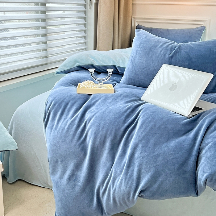 91家纺网 家纺一手货源 找家纺 居易简 2025秋冬新款ins风小红书高克重纯色双拼牛奶绒单被套三件套四件套系列 月光雾蓝