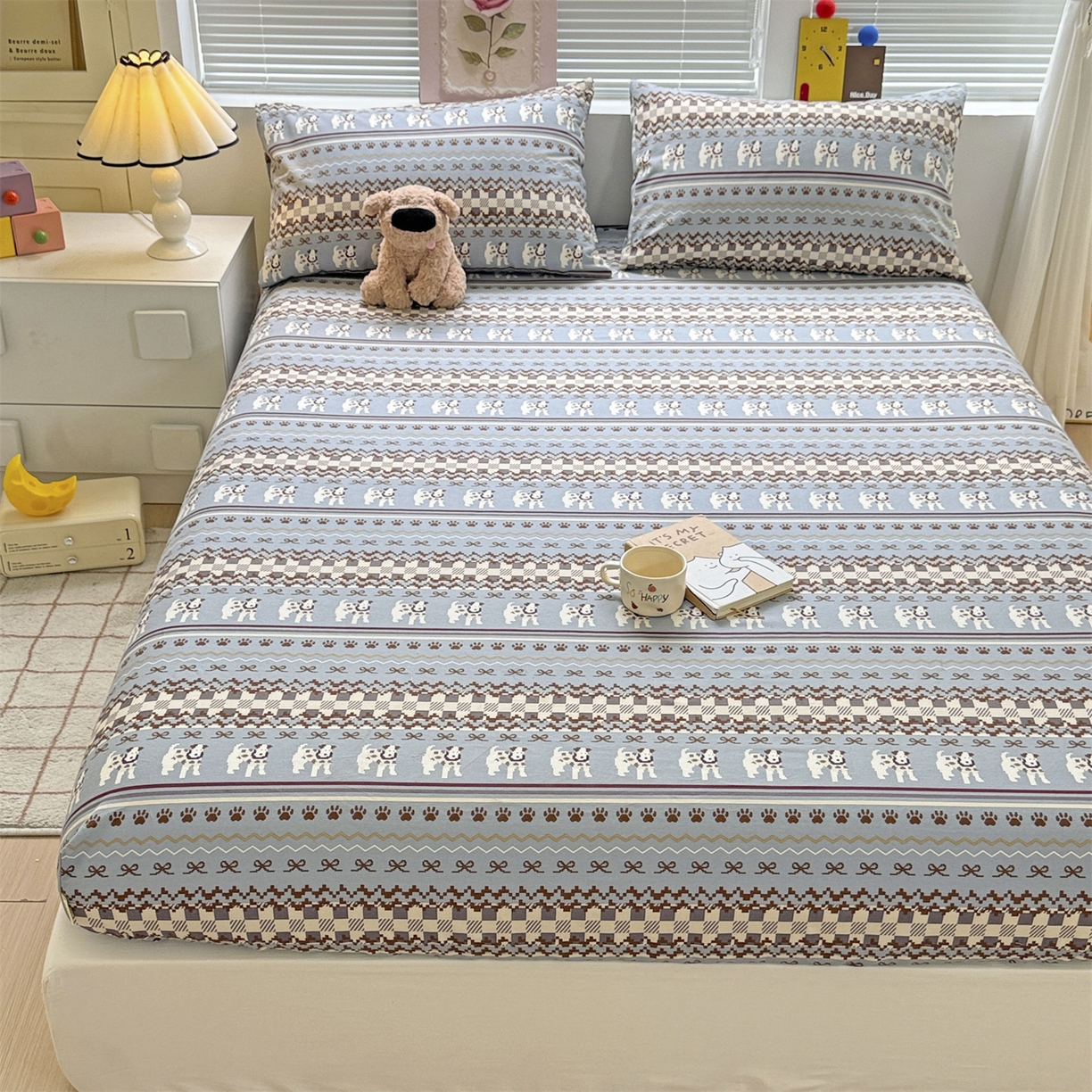 91家纺网 家纺一手货源 找家纺 名兮家居 2025新款亲肤舒适全棉纯棉磨毛印花床笠单床笠单品床笠单件床笠 蝴蝶结小狗-蓝