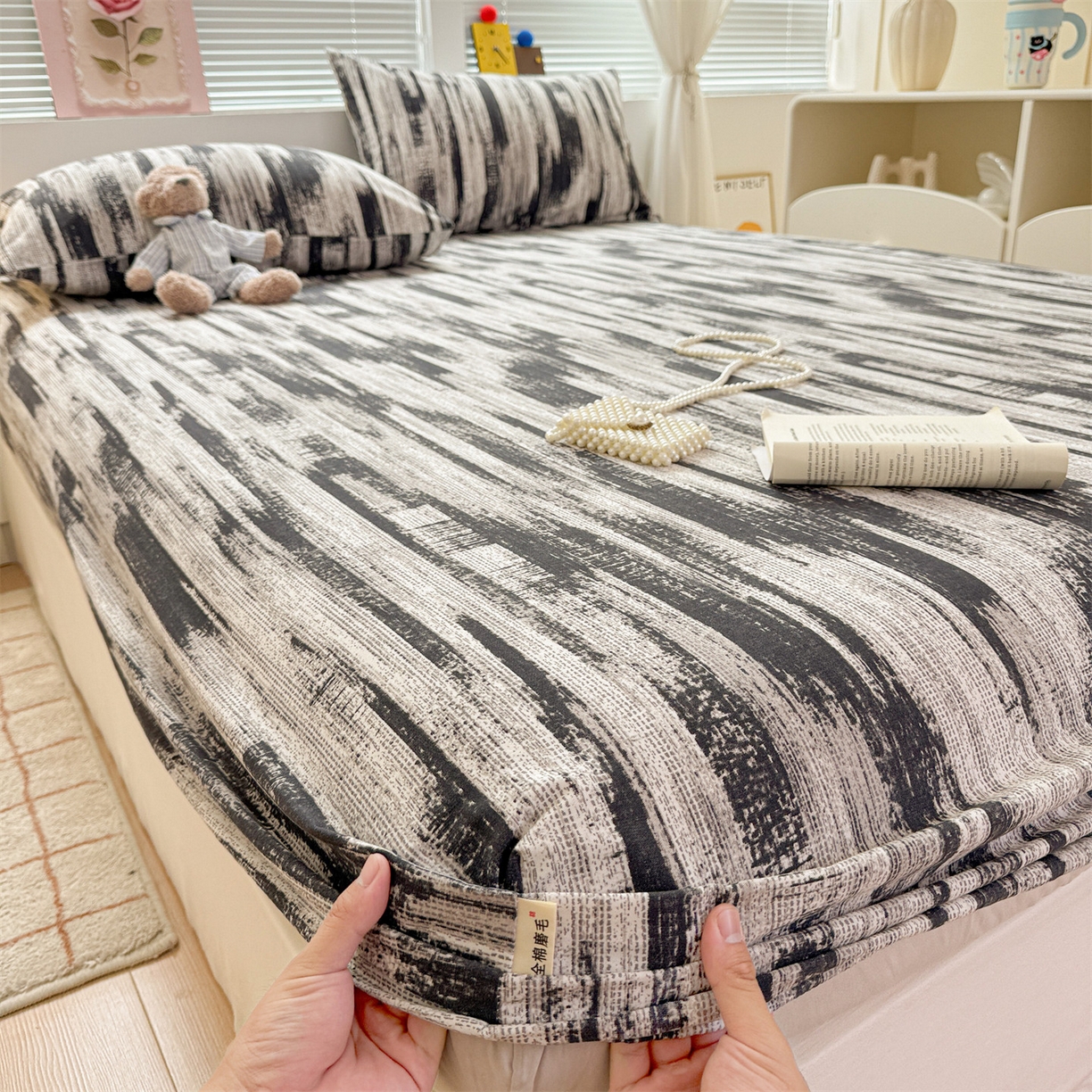 91家纺网 家纺一手货源 找家纺 名兮家居 2025新款亲肤舒适全棉纯棉磨毛印花床笠单床笠单品床笠单件床笠 墨痕