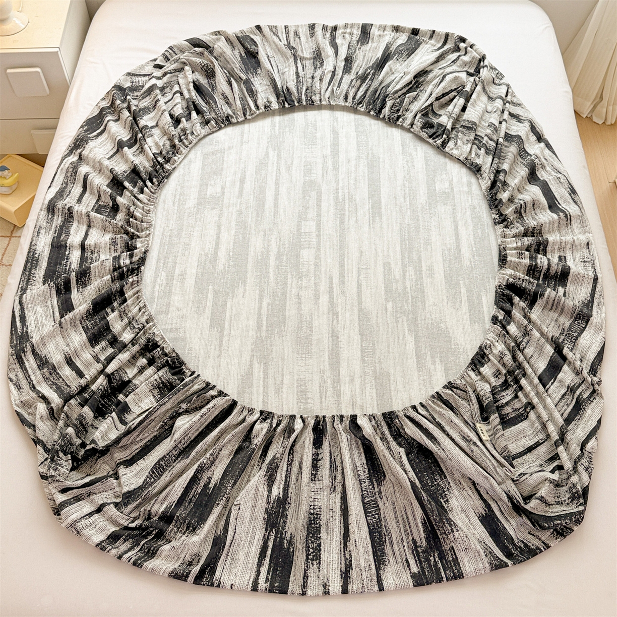 91家纺网 家纺一手货源 找家纺 名兮家居 2025新款亲肤舒适全棉纯棉磨毛印花床笠单床笠单品床笠单件床笠 墨痕