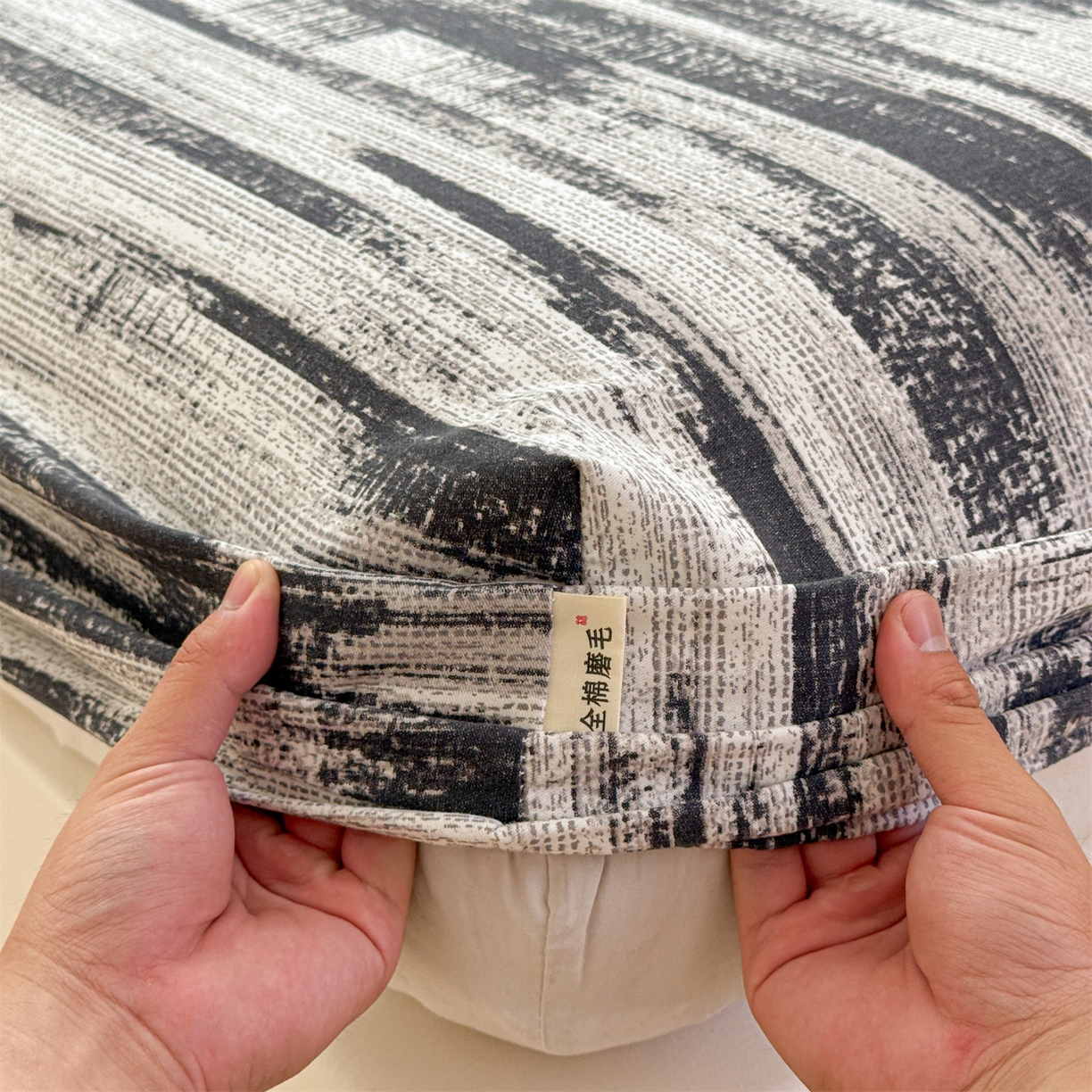 91家纺网 家纺一手货源 找家纺 名兮家居 2025新款亲肤舒适全棉纯棉磨毛印花床笠单床笠单品床笠单件床笠 墨痕