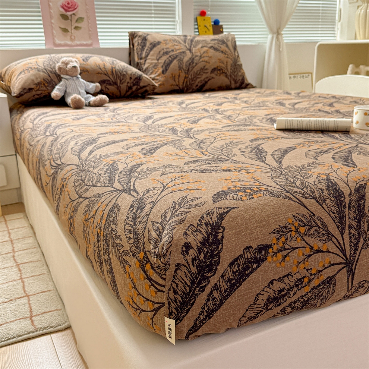 91家纺网 家纺一手货源 找家纺 名兮家居 2025新款亲肤舒适全棉纯棉磨毛印花床笠单床笠单品床笠单件床笠 繁叶流金-咖