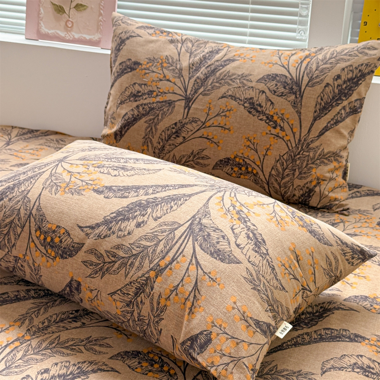 91家纺网 家纺一手货源 找家纺 名兮家居 2025新款亲肤舒适全棉纯棉磨毛印花床笠单床笠单品床笠单件床笠 繁叶流金-咖