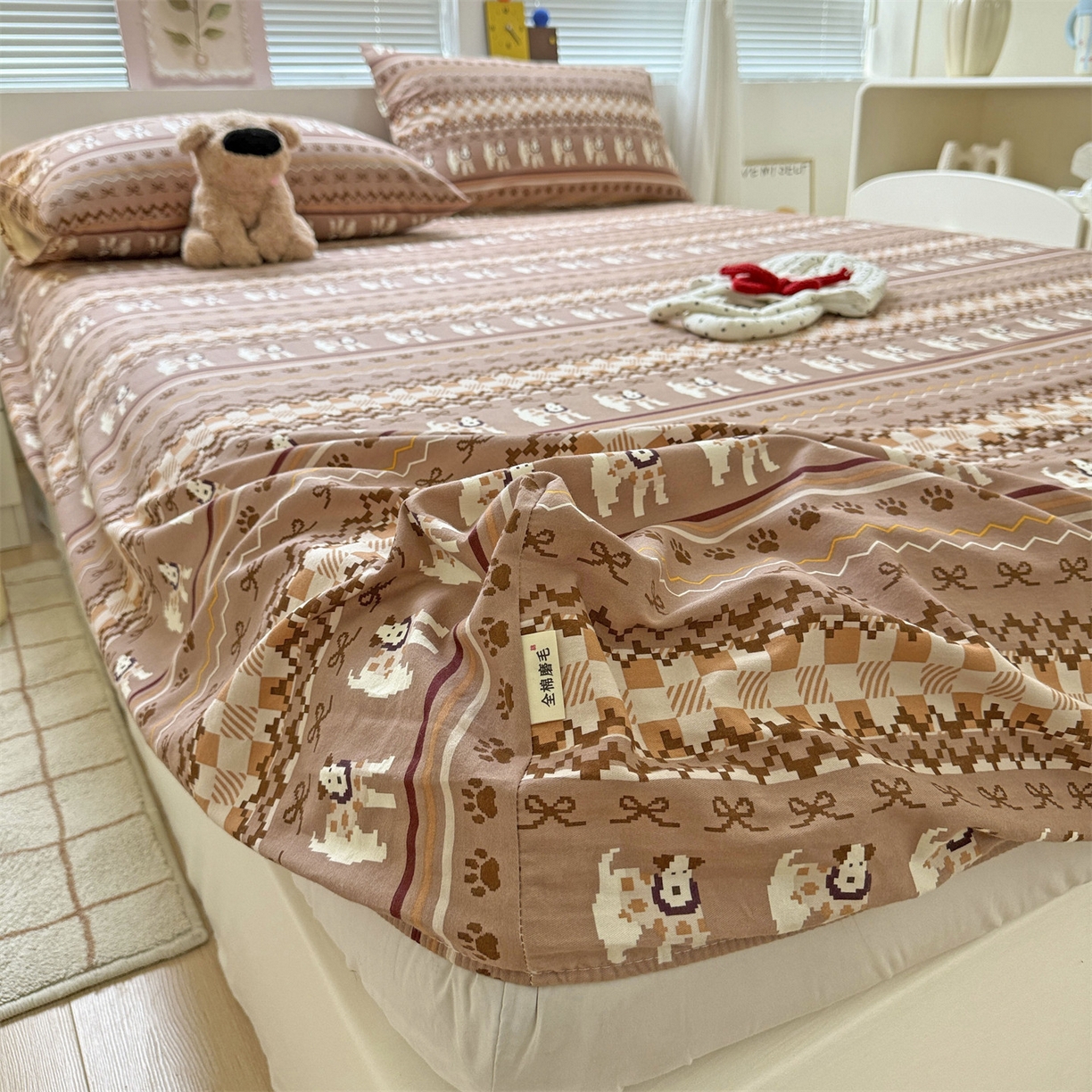 91家纺网 家纺一手货源 找家纺 名兮家居 2025新款亲肤舒适全棉纯棉磨毛印花床笠单床笠单品床笠单件床笠 蝴蝶结小狗-咖