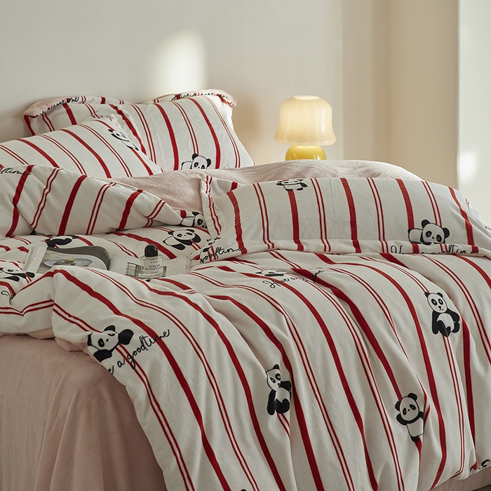 91家纺网 家纺一手货源 找家纺 千朵森 2025新款网红印花牛奶绒四件套-熊猫系列-风格一 熊猫-西雅图