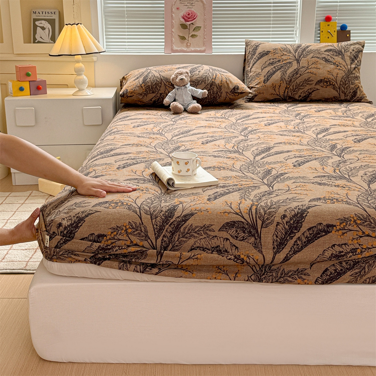 91家纺网 家纺一手货源 找家纺 名兮家居 2025新款亲肤舒适全棉纯棉磨毛印花床笠单床笠单品床笠单件床笠 繁叶流金-咖