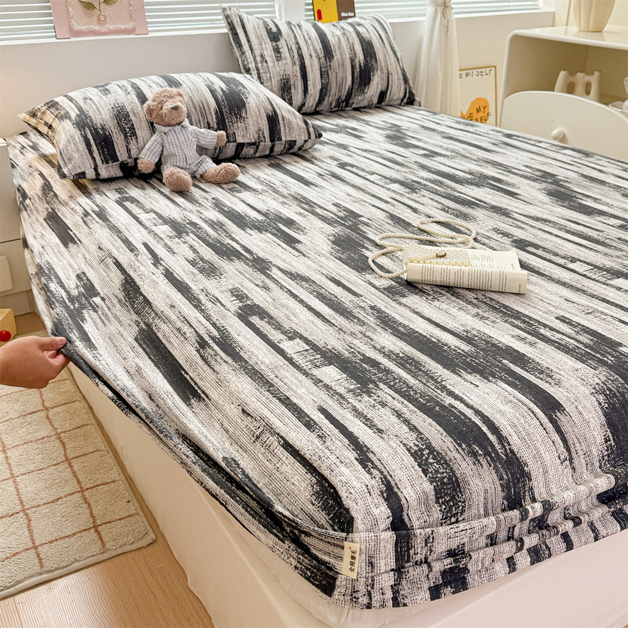 91家纺网 家纺一手货源 找家纺 名兮家居 2025新款亲肤舒适全棉纯棉磨毛印花床笠单床笠单品床笠单件床笠 墨痕